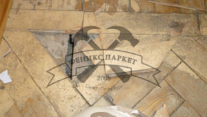 Шпатлевания паркета клеем